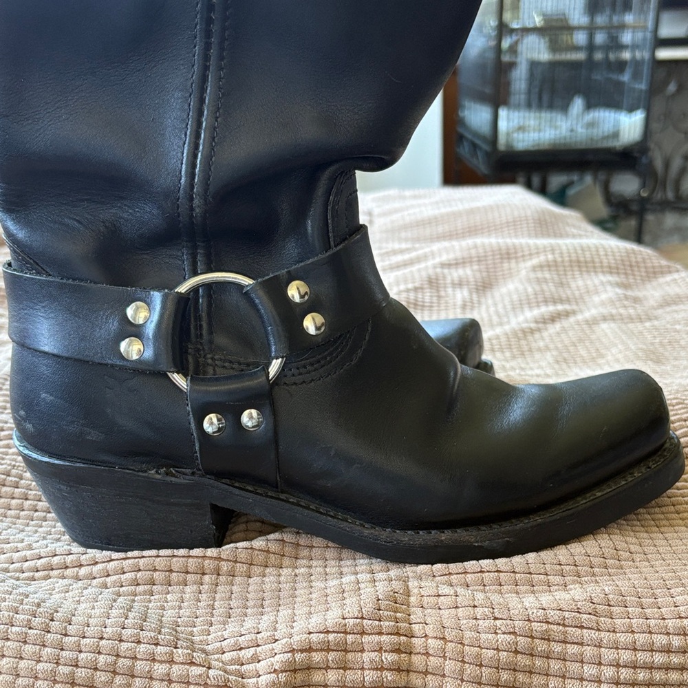 Frye Women’s Black Leather Harness Boots Size 8.5 - Picture 3 of 14